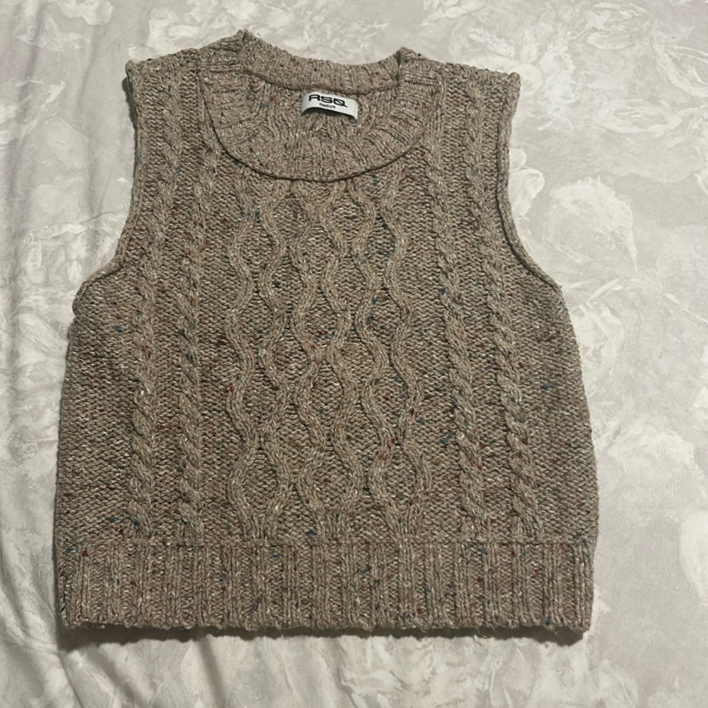 Brown Speckled Tilly’s Sweater Vest